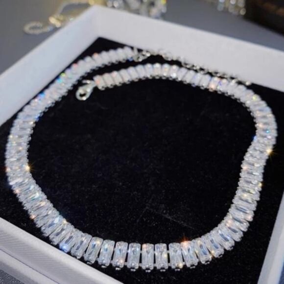 NEW 18K WHITE GOLD DIAMOND BAGUETTE NECKLACE, NICE NECKLACE, CUTE NECKLACE - Picture 3 of 6